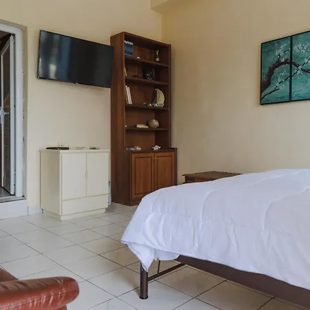 Mani Residences Artsi Maisonette *