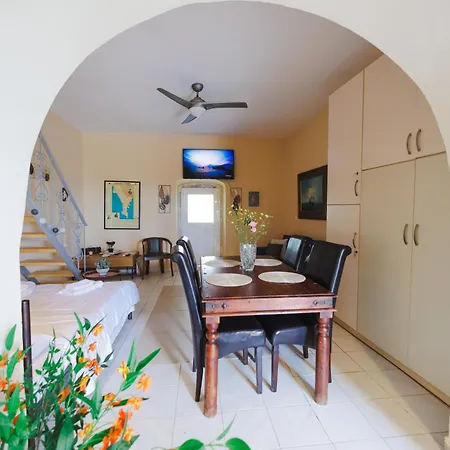 Mani Residences Artsi Maisonette *
