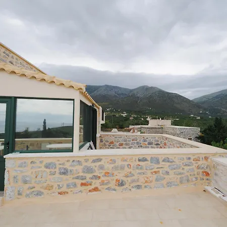 Mani Residences Artsi Maisonette *