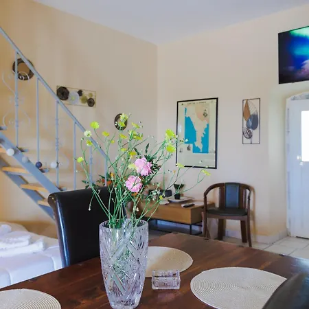 Apartment Mani Residences Artsi Maisonette *