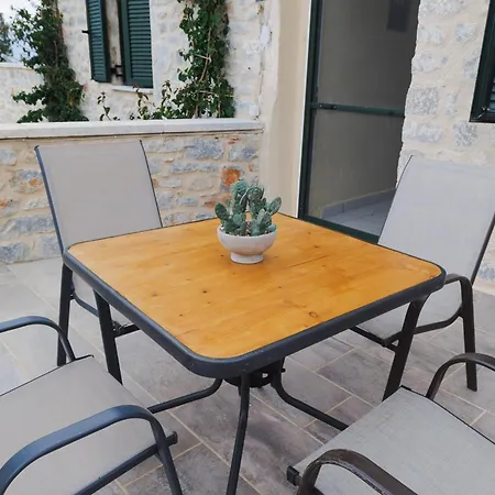 Mani Residences Artsi Maisonette