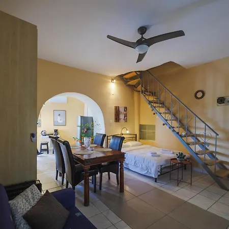 Apartment Mani Residences Artsi Maisonette