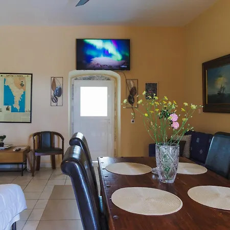 Apartment Mani Residences Artsi Maisonette